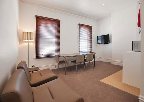 Ikon Hotel - Australian Directory 17