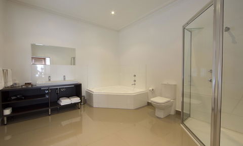 Ikon Hotel - Australian Directory 2