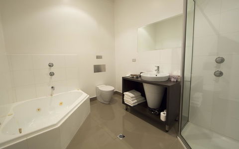 Ikon Hotel - Australian Directory 9