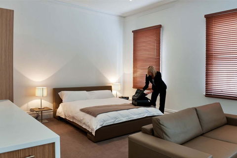 Ikon Hotel - Australian Directory 34