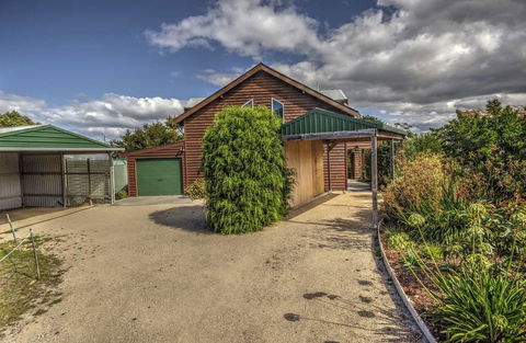 Freedom At Freycinet - Australian Directory 5