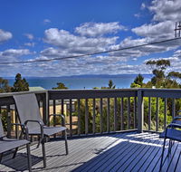The Lookout  Large family house with views - Australian Directory