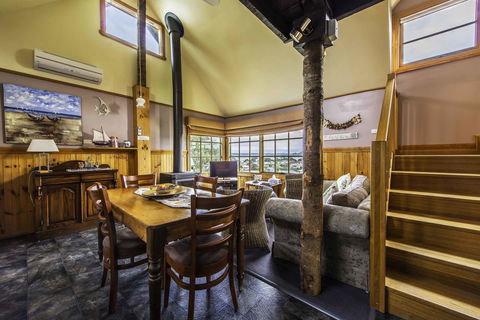 Touchwood Cottages - Australian Directory 33
