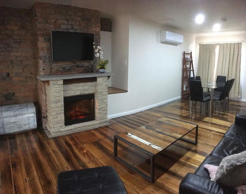 3ree- Spacious & Charming Apartment - Australian Directory 12