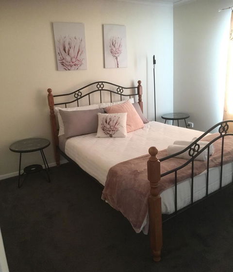 3ree- Spacious & Charming Apartment - Australian Directory 14