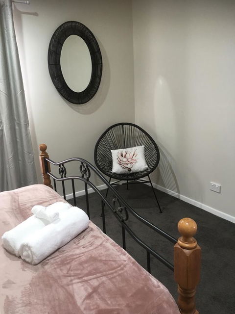 3ree- Spacious & Charming Apartment - Australian Directory 5
