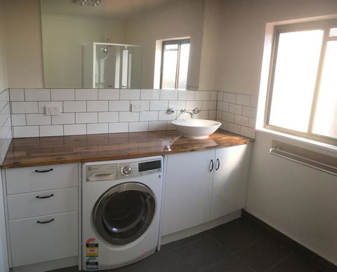 3ree- Spacious & Charming Apartment - Australian Directory 9