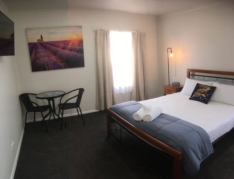 3ree- Spacious & Charming Apartment - Australian Directory 0