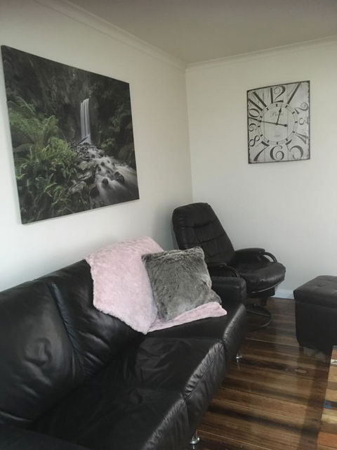 3ree- Spacious & Charming Apartment - Australian Directory 6