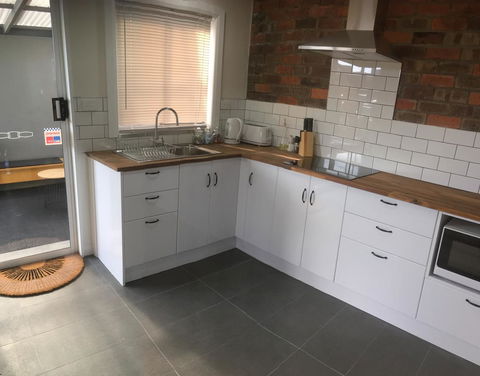 3ree- Spacious & Charming Apartment - Australian Directory 13