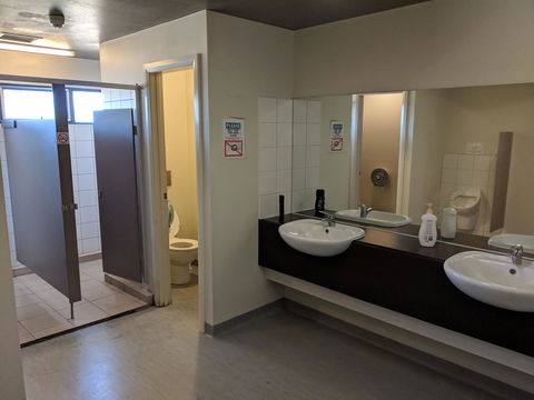 Swansea Backpacker Lodge - Australian Directory 33