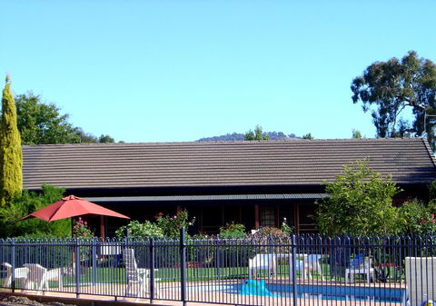 Greenvale Holiday Units - Australian Directory 16