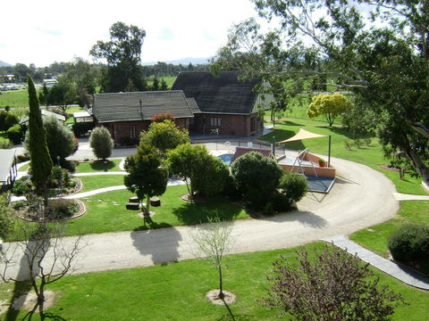 Greenvale Holiday Units - Australian Directory 20
