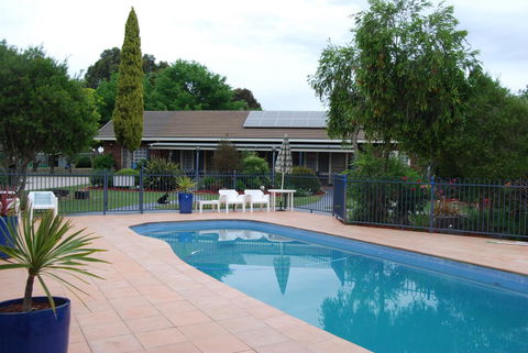 Greenvale Holiday Units - Australian Directory 6