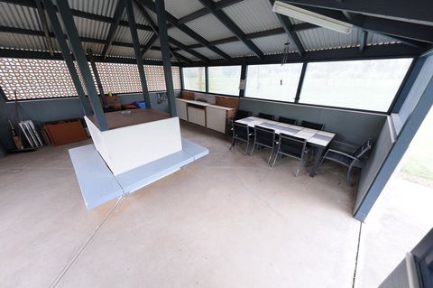 Greenvale Holiday Units - Australian Directory 10