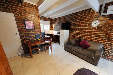 Greenvale Holiday Units - Australian Directory 7