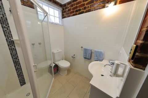Greenvale Holiday Units - Australian Directory 5