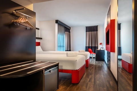 Ibis Melbourne Swanston Street Hotel - Australian Directory 11