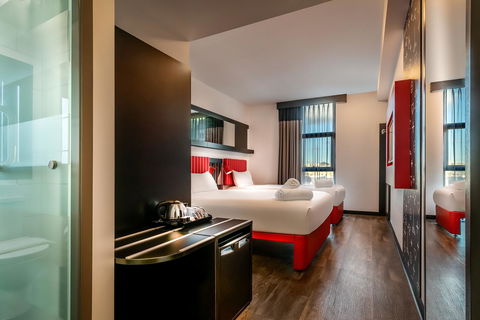 Ibis Melbourne Swanston Street Hotel - Australian Directory 14