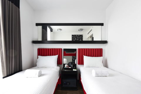 Ibis Melbourne Swanston Street Hotel - Australian Directory 35