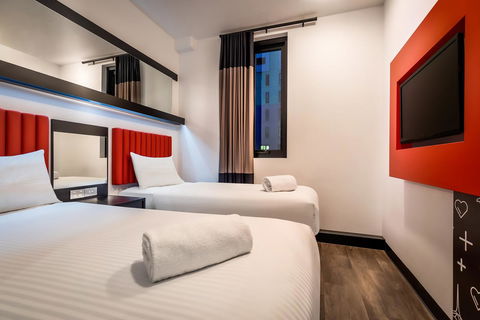 Ibis Melbourne Swanston Street Hotel - Australian Directory 12