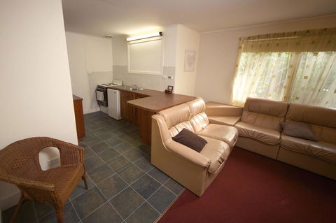 Sanctuary House Resort Motel - Australian Directory 23