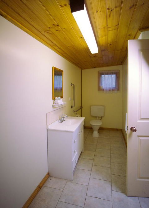 Sanctuary House Resort Motel - Australian Directory 21