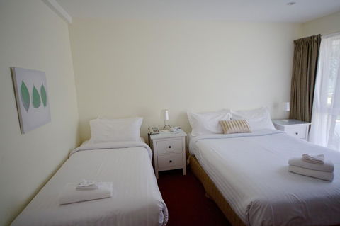 Sanctuary House Resort Motel - Australian Directory 18