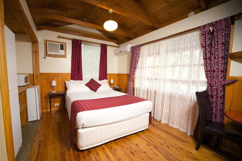 Sanctuary House Resort Motel - Australian Directory 1