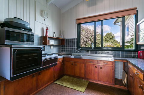 Beach Front Beauty - Ocean Front Views - Australian Directory 8
