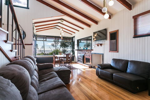 Beach Front Beauty - Ocean Front Views - Australian Directory 6