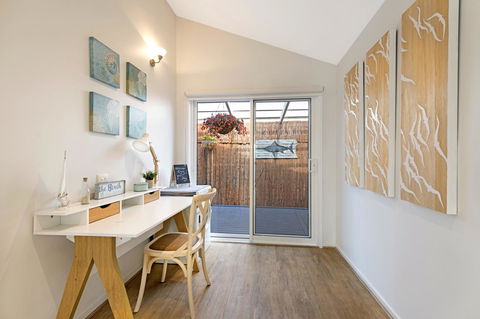 Peninsula Retreat - Australian Directory 9