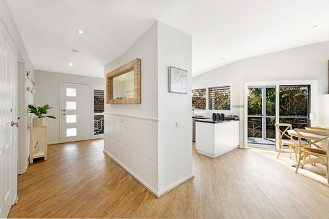 Peninsula Retreat - Australian Directory 8