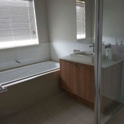 Melbourne Guest House - Australian Directory 36