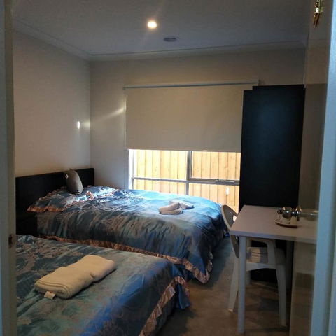 Melbourne Guest House - Australian Directory 25