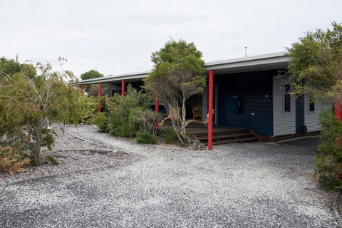 Beautiful, Cosy And Quiet - Australian Directory 19