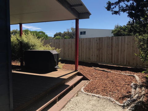 Beautiful, Cosy And Quiet - Australian Directory 40