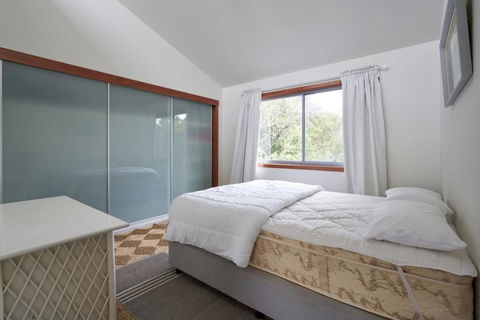 Beautiful, Cosy And Quiet - Australian Directory 12