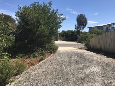 Beautiful, Cosy And Quiet - Australian Directory 39