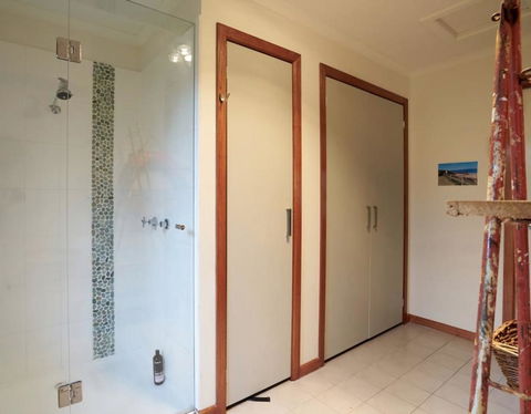 Beautiful, Cosy And Quiet - Australian Directory 11