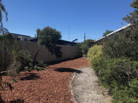 Beautiful, Cosy And Quiet - Australian Directory 41