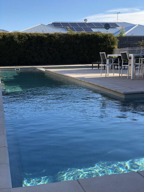Escape On Birch - Australian Directory 17