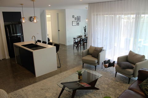 Escape On Birch - Australian Directory 28