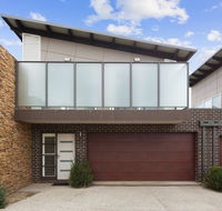 Central to Cowes - Australian Directory