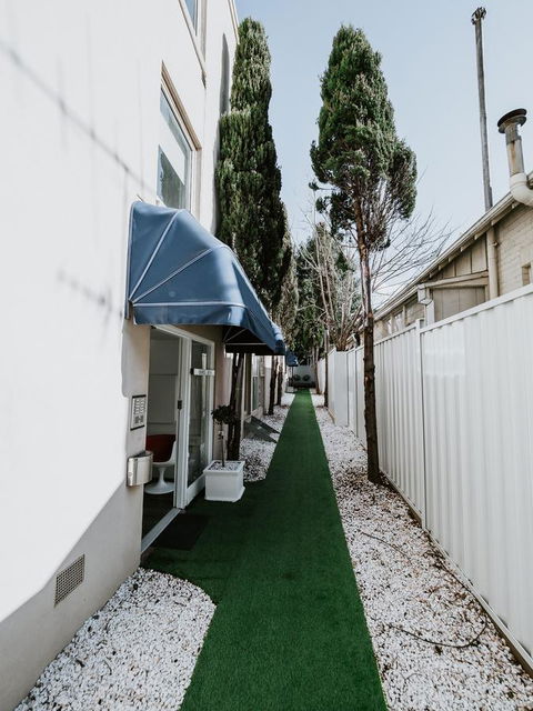 SoYa Apartment Hotel - Australian Directory 4