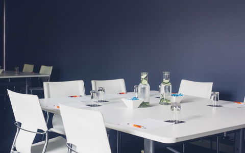 Punthill Williamstown - Australian Directory 17