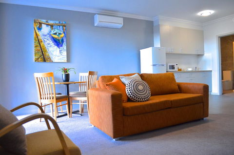Mansfield Apartments - Australian Directory 12