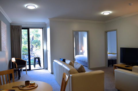 Mansfield Apartments - Australian Directory 18