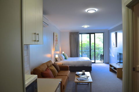 Mansfield Apartments - Australian Directory 17