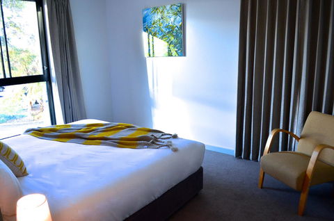 Mansfield Apartments - Australian Directory 8
